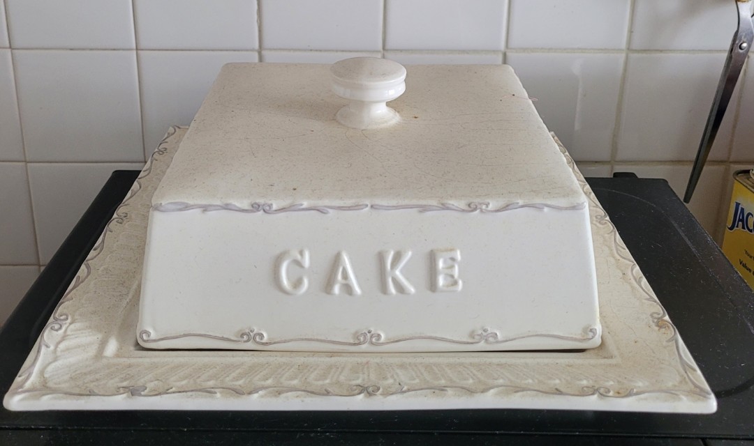 Vintage square cake holder, Furniture & Home Living, Kitchenware