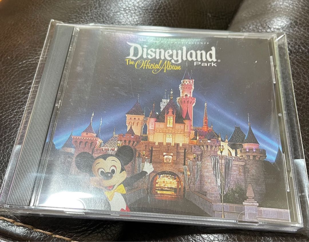 Walt Disney Records Presents Disneyland Park: The Official Album CD  2001年靚聲美版超絕版貨品全新只開封拍照*代友出售，多年珍藏, 興趣及遊戲, 音樂、樂器& 配件, 音樂與媒體