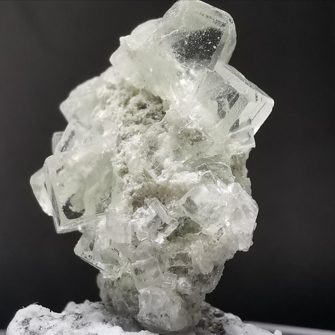 帶彩虹香花嶺螢石 Xianghualing Fluorite 其他 其他 Carousell