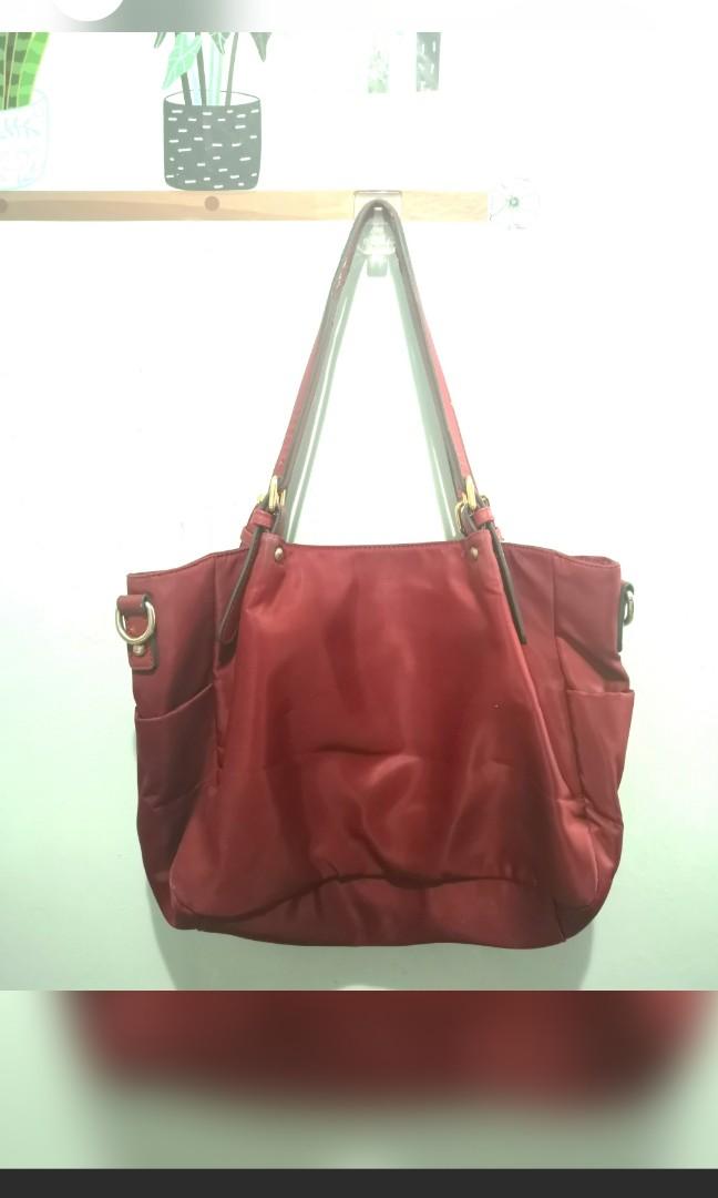 AUTH Kate Spade tote nylon bag (Category: Luxury Bags & Wallets) located in Bacoor. Submitted by lushlifeshoppe (Listing ID 1119612402, Image 2). Description: SUPER SALE 2 way Med with flaws on the strap (see last pic) body is still perfect so i suggest u just cover the strap with twilly ❤️.