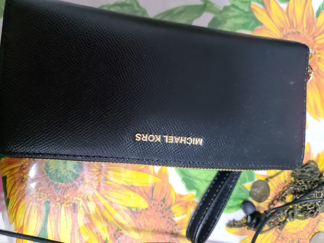 michael kors wallet phone charger