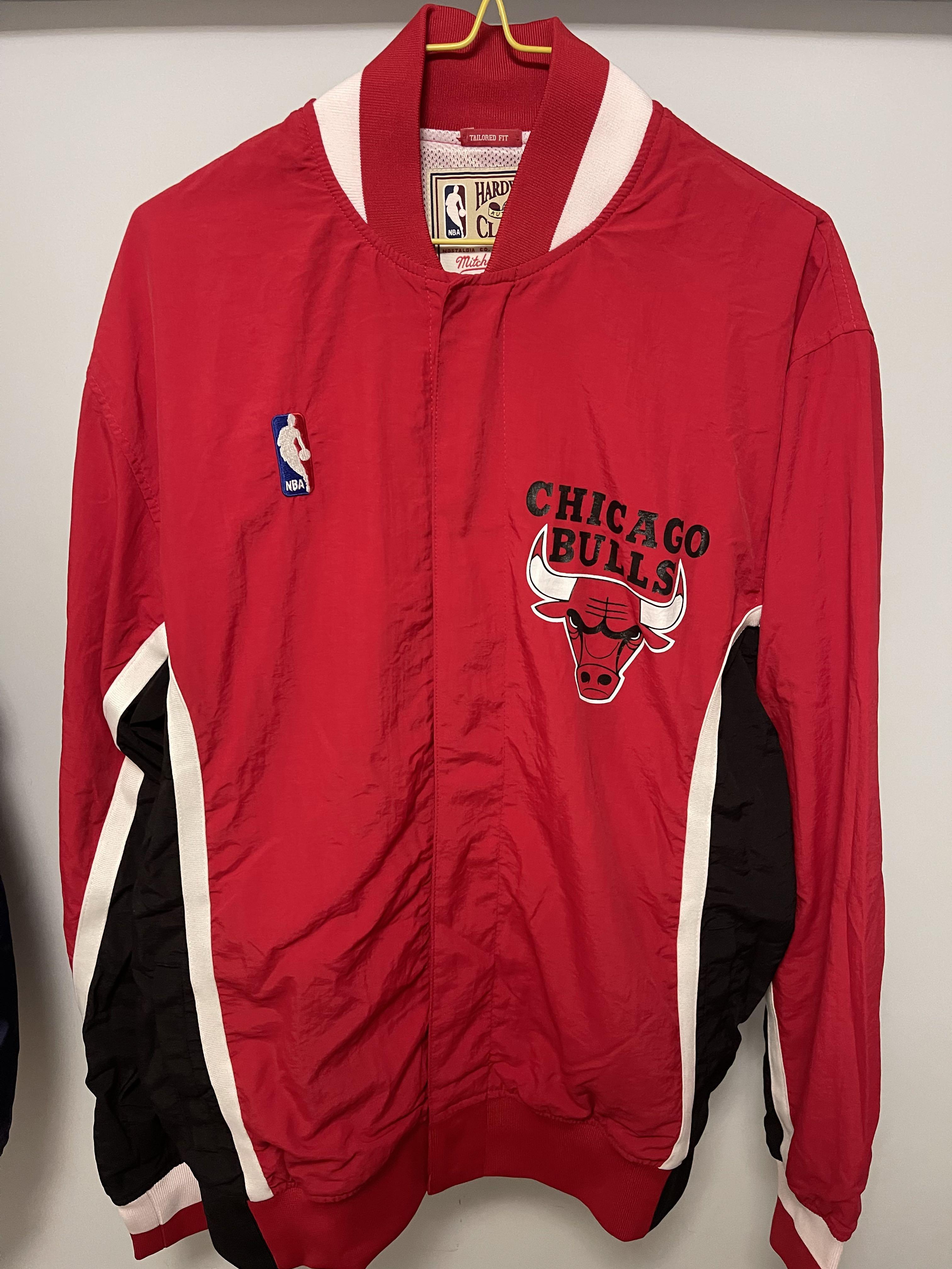 Mitchell and ness bulls jacket top