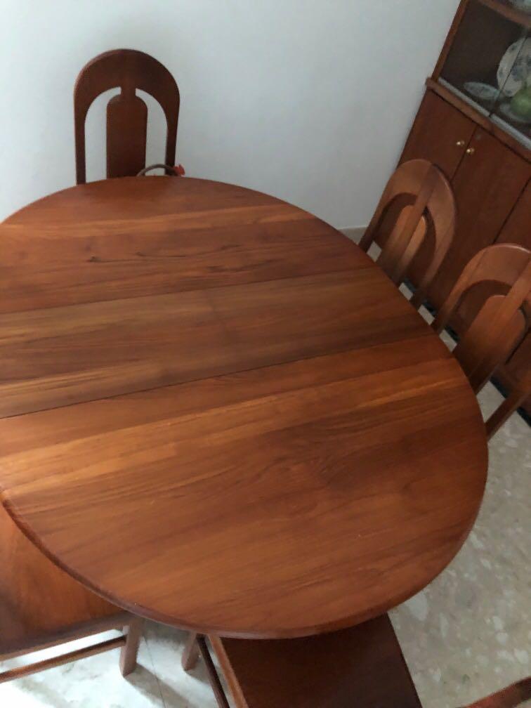 Extendable dining table (Category: Tables & Sets) located in Singapore. Submitted by booklvr (Listing ID 1119624801, Image 1). Description: Round table with six chairs, extends to oval. Solid wood, a few small scratches. Self collect CCK. Available mid November. Leaving the country. .