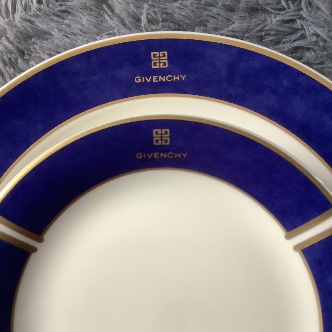 Givenchy Nautical Set (Category: Other Kitchenware & Tableware) located in Angeles City. Submitted by d_m_p_2 (Listing ID 1119529822, Image 2). Description: Givenchy Nautical Set 1Serving Plate 5 Cake Plates 5Short Tea Cups Unused No box AVAILABLE ONHAND.