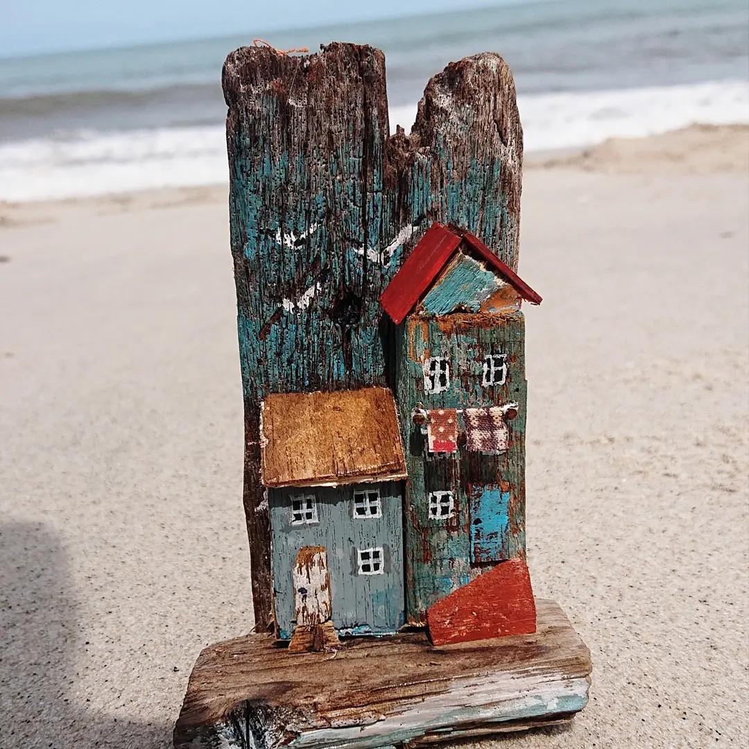 Wooden house key holder outlet