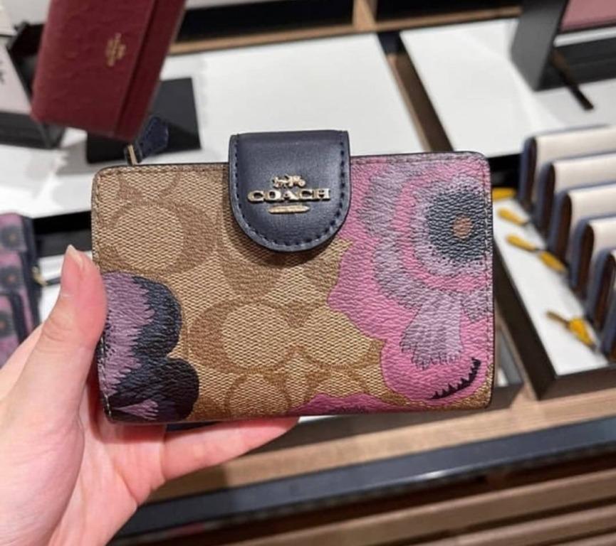 New Coach Original Classic Collection MEDIUM CORNER ZIP WALLET IN SIGNATURE CANVAS WITH KAFFE FASSETT PRINT Women Wallet Come With Complete Set