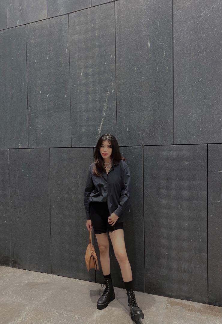 ORIGINAL: Oversized Uniqlo Polo in Black (Category: Longsleeves) located in Quezon City. Submitted by makespace143 (Listing ID 1119610502, Image 2). Description: .