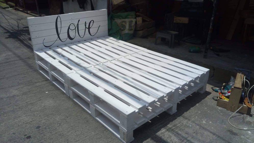 White pallet bed hotsell frame