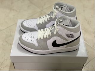 (Category: ) located in . Submitted by sneakergod_sg (Listing ID 1119600116, Image 1). Description: .