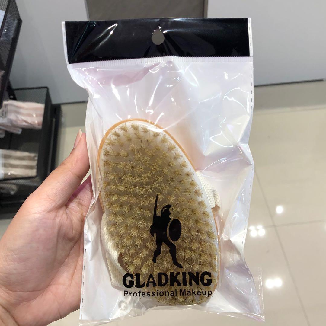 Wooden bath brush (Category: Bathtub & Bath Accessories) located in Mandaluyong City. Submitted by gladkingphilippines (Listing ID 1119447664, Image 2). Description: .