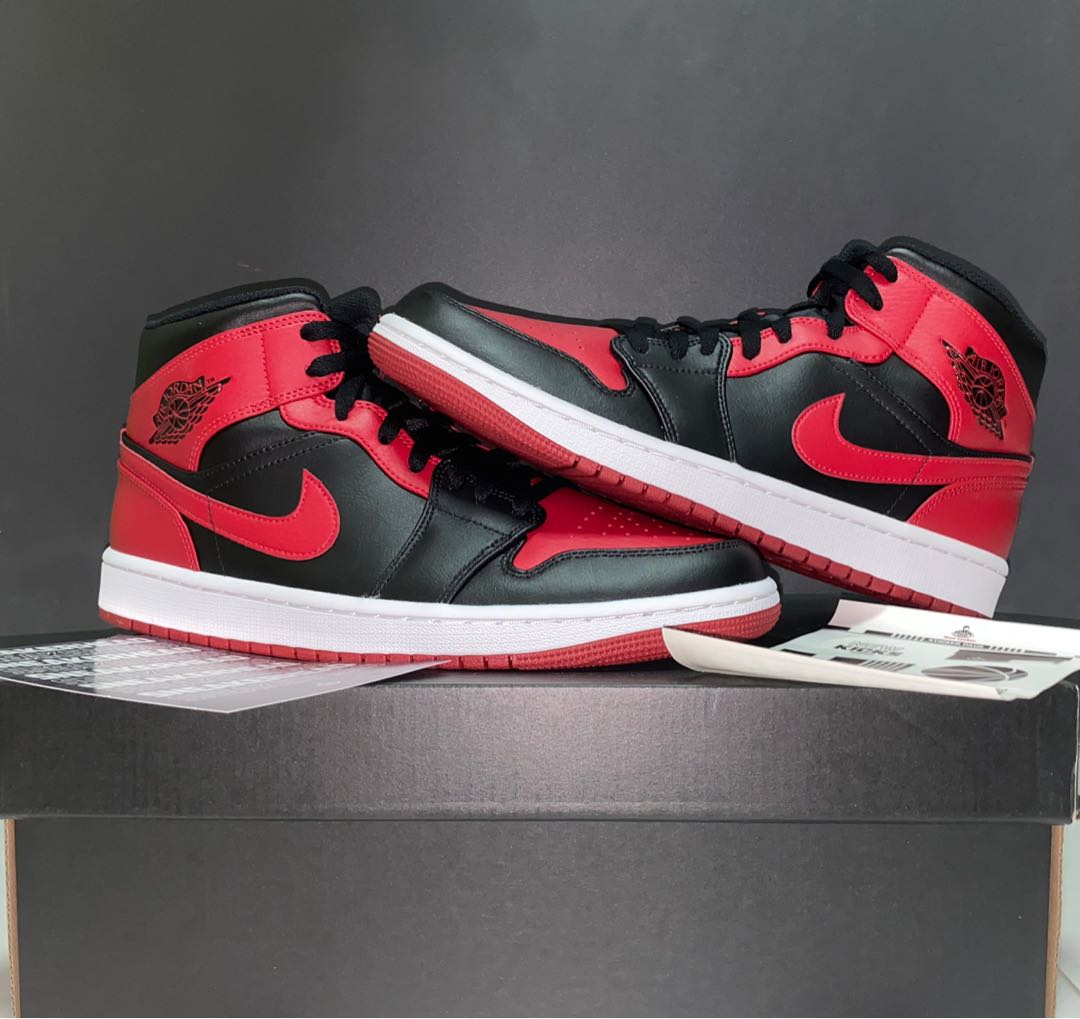 Air Jordan 1 Mid banned (US size 9.5 