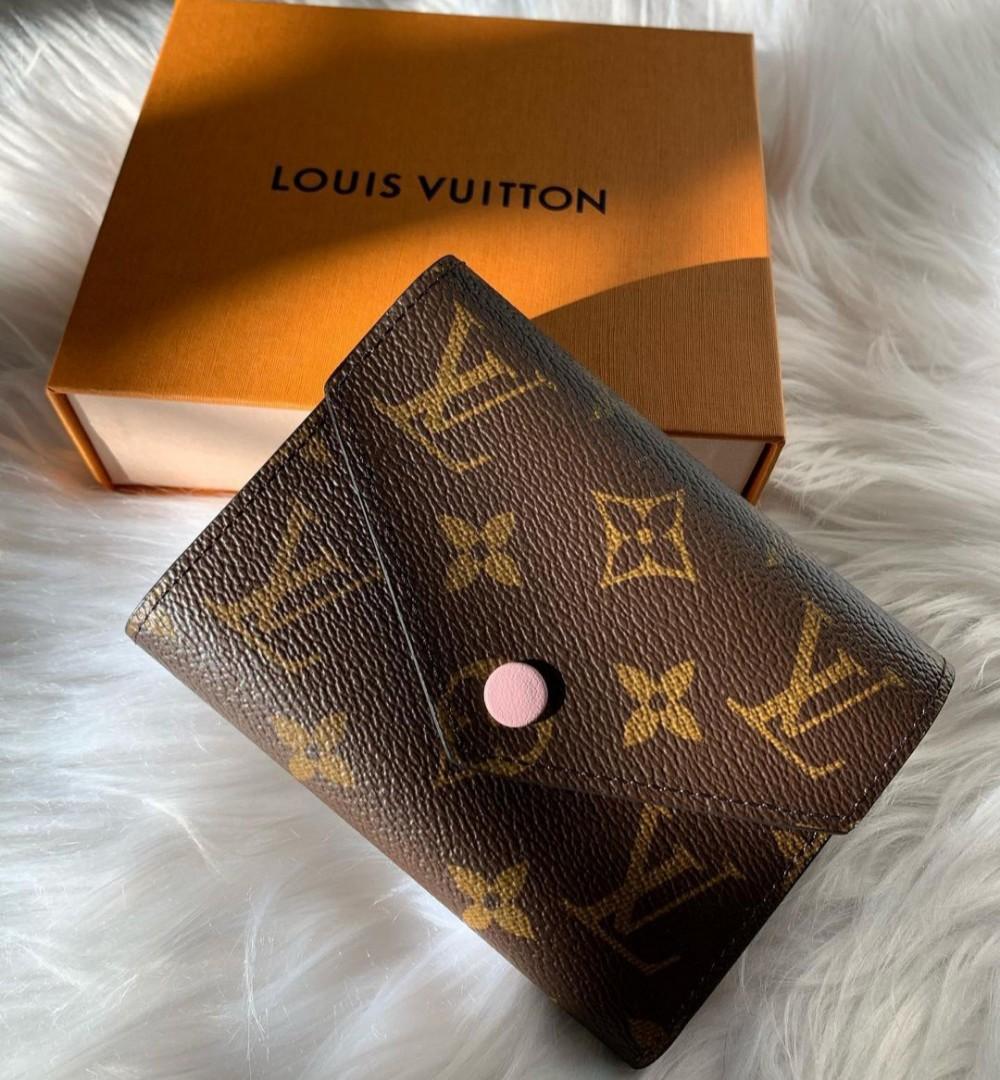 What Fits Inside Louis Vuitton Victorine Wallet 