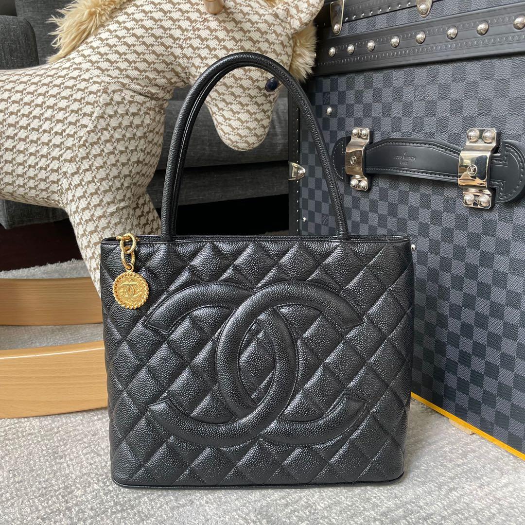 Chanel White Deauville Large Tote GHW, Luxury, Bags & Wallets on Carousell