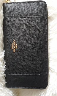 (Category: ) located in . Submitted by luxury4lesssg (Listing ID 1119709968, Image 1). Description: .