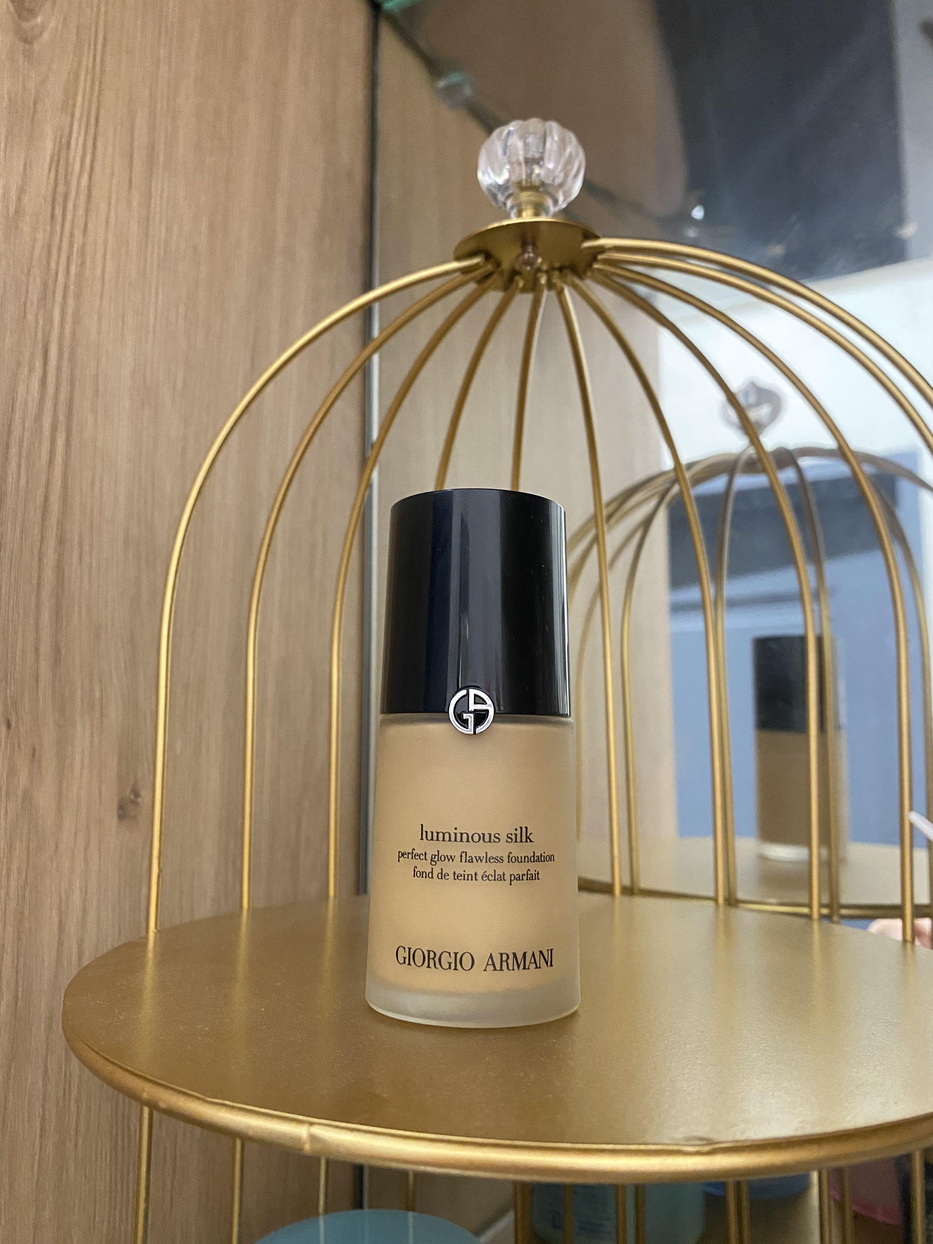 Giorgio armani luminous silk foundation top 6