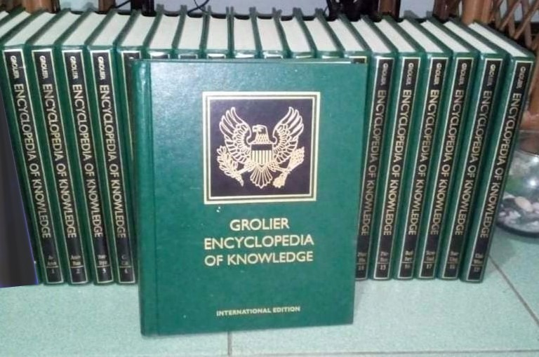 Grolier Encyclopedia Of Knowledge International Edition set