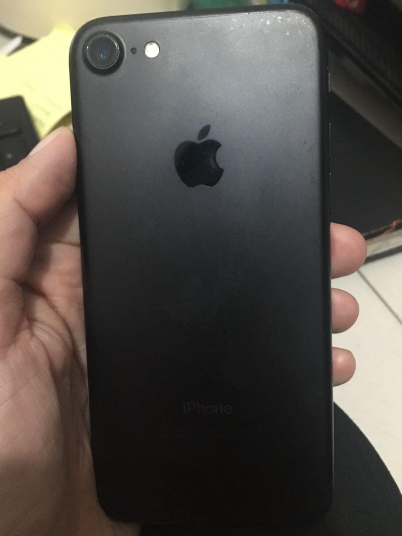 Iphone 7 (Category: iPhone 7 Series) located in General Trias. Submitted by cris4 (Listing ID 1119721606, Image 3). Description: Used iphone 7 Unit and case only Globe locked Issues: Power button not working May crack sa gilid but not noticeable.