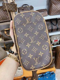 Louis Vuitton #LVMenSS18 Small Pouch Monogram Outdoor: What fits & outfit  styling 