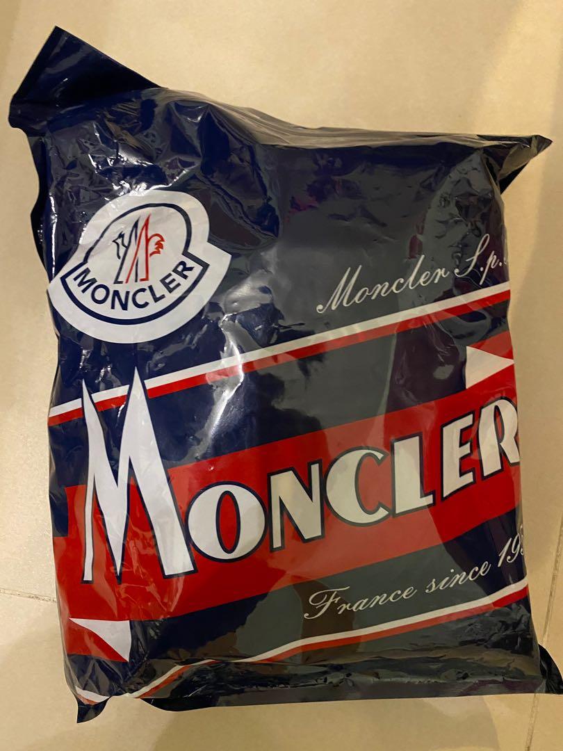 Moncler towel 2025