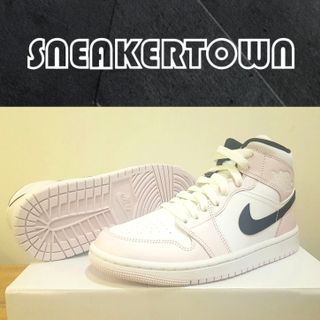 (Category: ) located in . Submitted by sneaker_town (Listing ID 1117065704, Image 1). Description: .