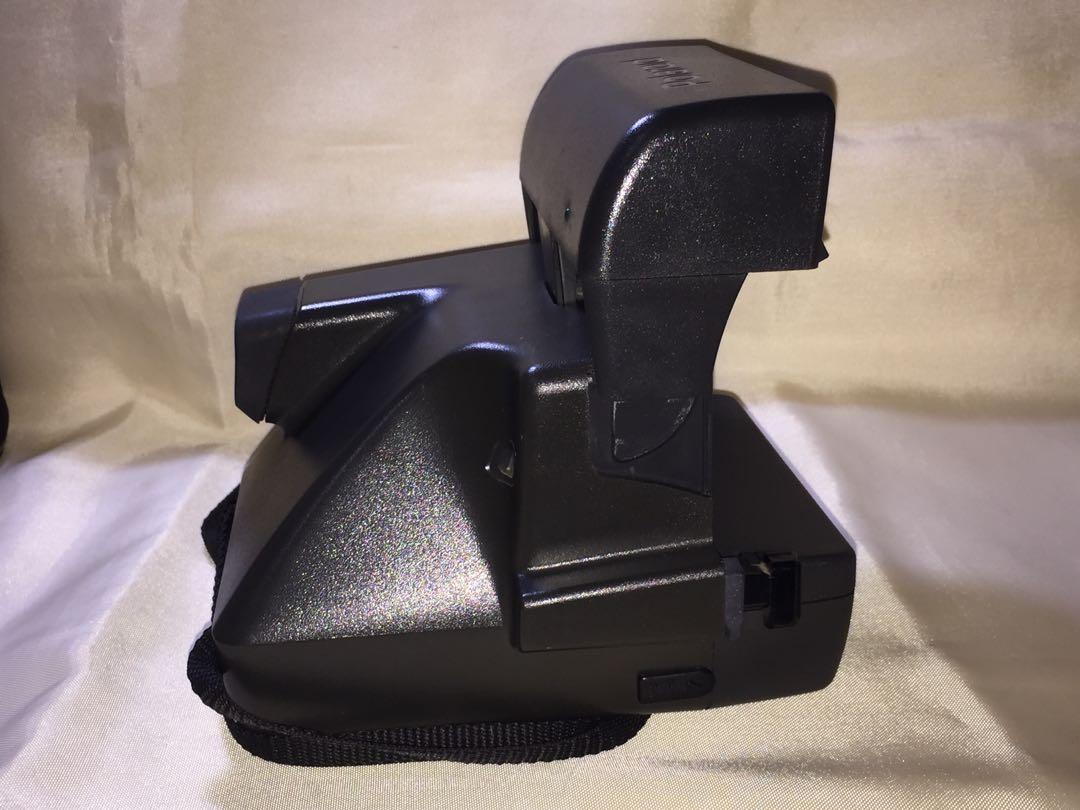 Polaroid OneStep Version II Camera (Category: Cameras) located in Paranaque City. Submitted by kutoi.ancheta (Listing ID 1119737006, Image 3). Description: Polaroid OneStep Version II Camera uses Polaroid 600 film Assembled in China ₱3500 Condition: watch now, enjoy! https://youtu.be/N0snJsoBsdU as is only! not film tested! film excluded, 8/10 exterior with signs of use! lens: no noticeable fungus! viewfinder: bright and clear! ✔️sliding element 