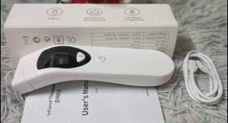 Rechargeable pen type thermometer