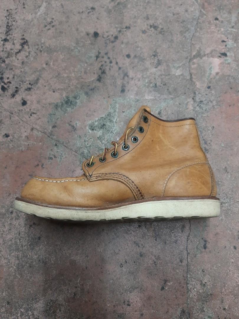 Red Wing 875 Classic Moc Toe Men's Boot(28 cm) (Category: Boots) located in Baguio. Submitted by master_of_brands (Listing ID 1119651206, Image 3). Description: Authentic Red Wing 875 Classic Moc Toe Men's Boot Size 9E US(9.5-10 US Pinoy fits) used minimal signs of usage no sole separation outsole 8.5/10 (heel part) In very good condition *(need DiY maintenance).