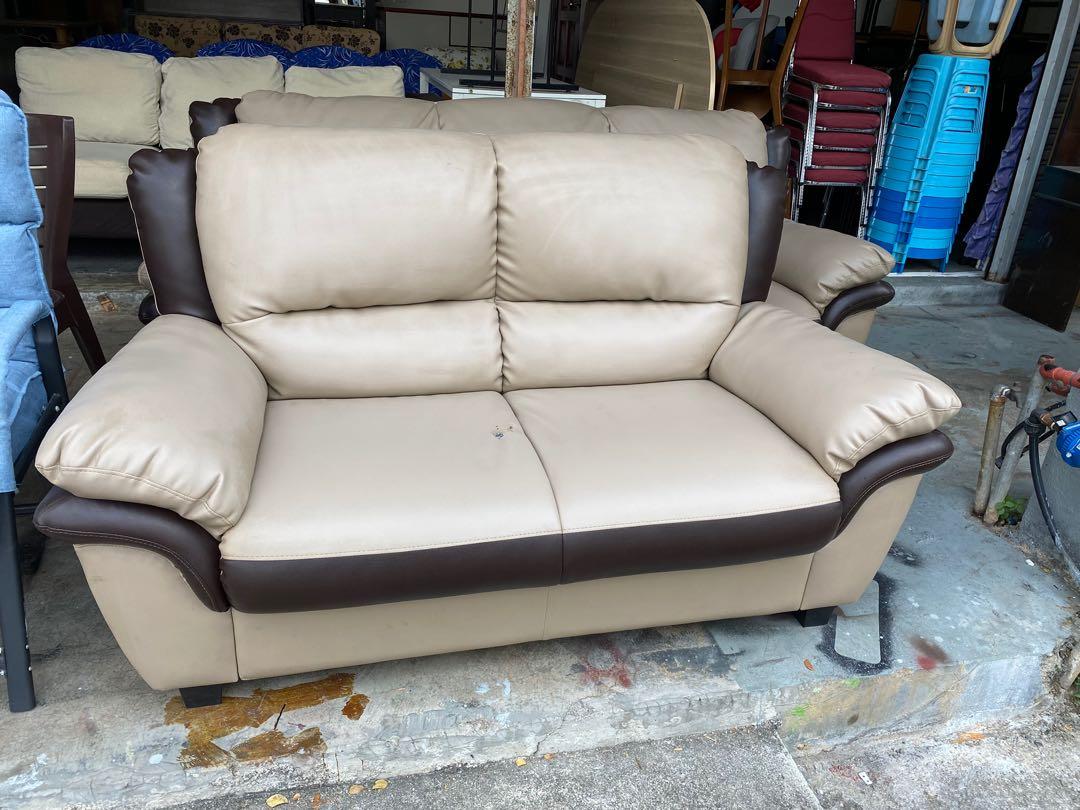 sofa 3 dan 2 seater ada koyak sikit macam dalam gambar, Furniture