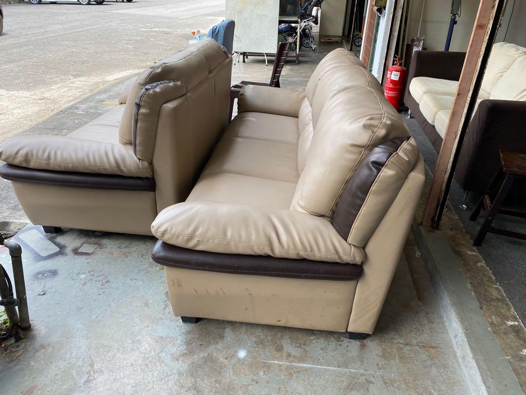 sofa 3 dan 2 seater ada koyak sikit macam dalam gambar, Furniture