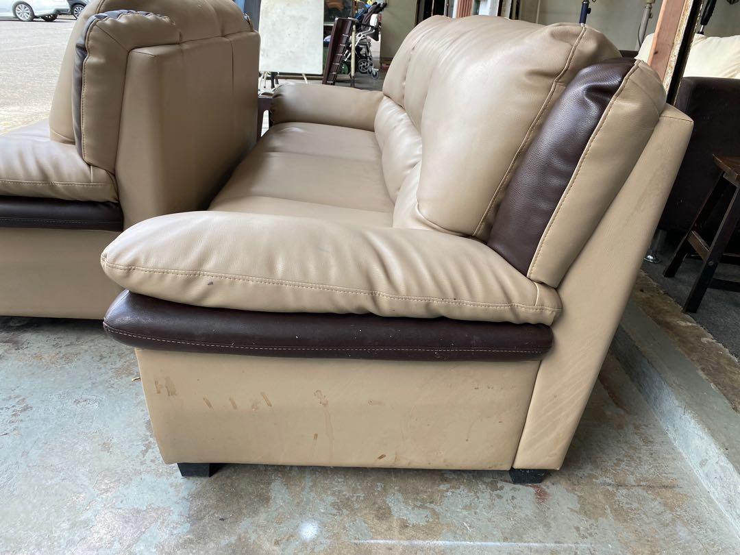 sofa 3 dan 2 seater ada koyak sikit macam dalam gambar, Furniture