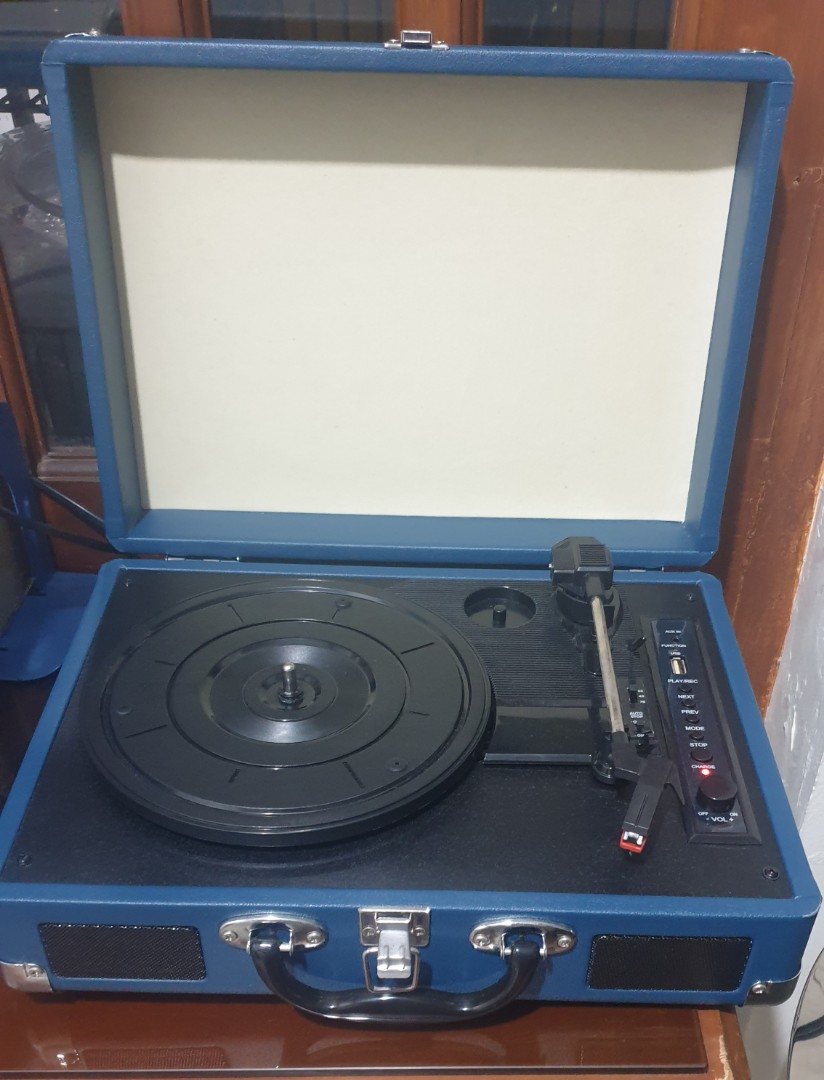 Retro Briefcase Turntable, Audio, Portable Music Players on Carousell