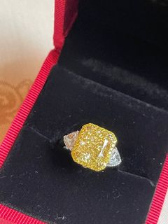 Fancy color diamond Collection item 2