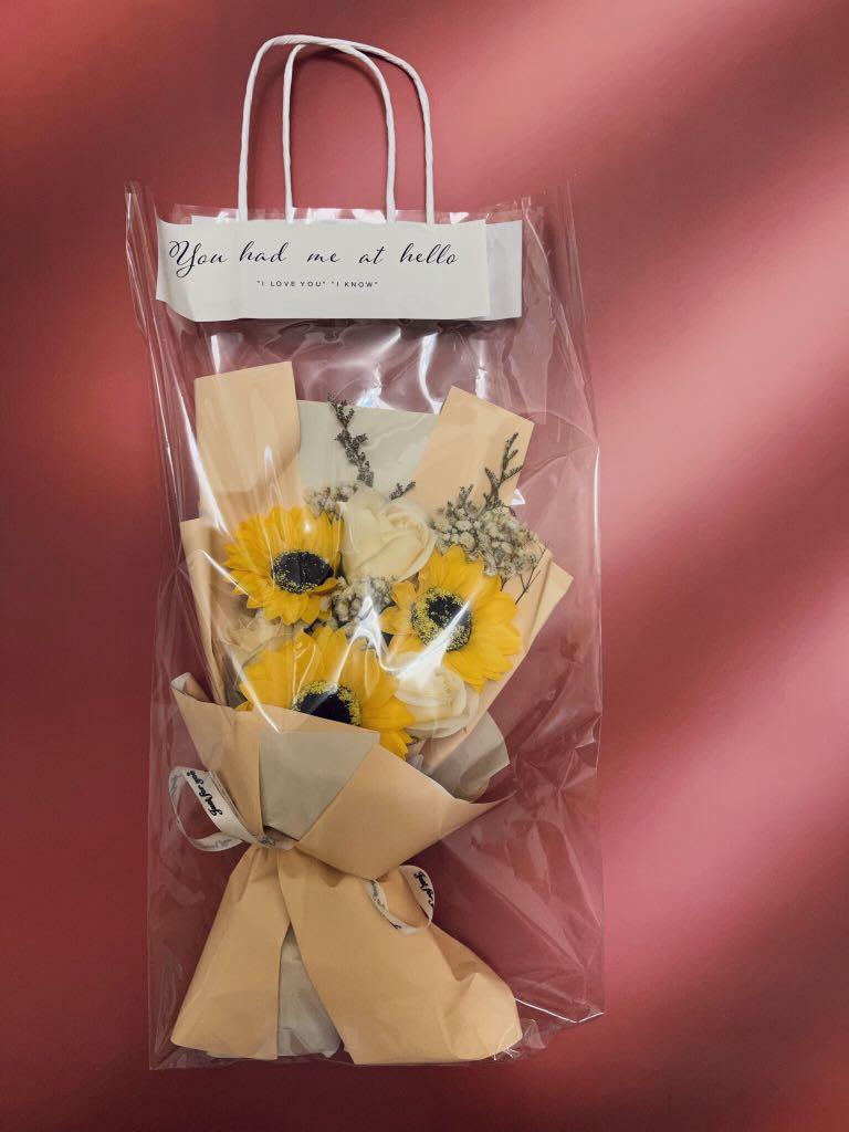 全新現貨優惠韓式文青系小花束flowers 太陽花黃色floral 花束送禮結婚生日禮物閨蜜姊妹情人節滿天星驚喜紀念畢業男朋友女朋友情侶老婆老公 傢俬 家居 家居裝飾