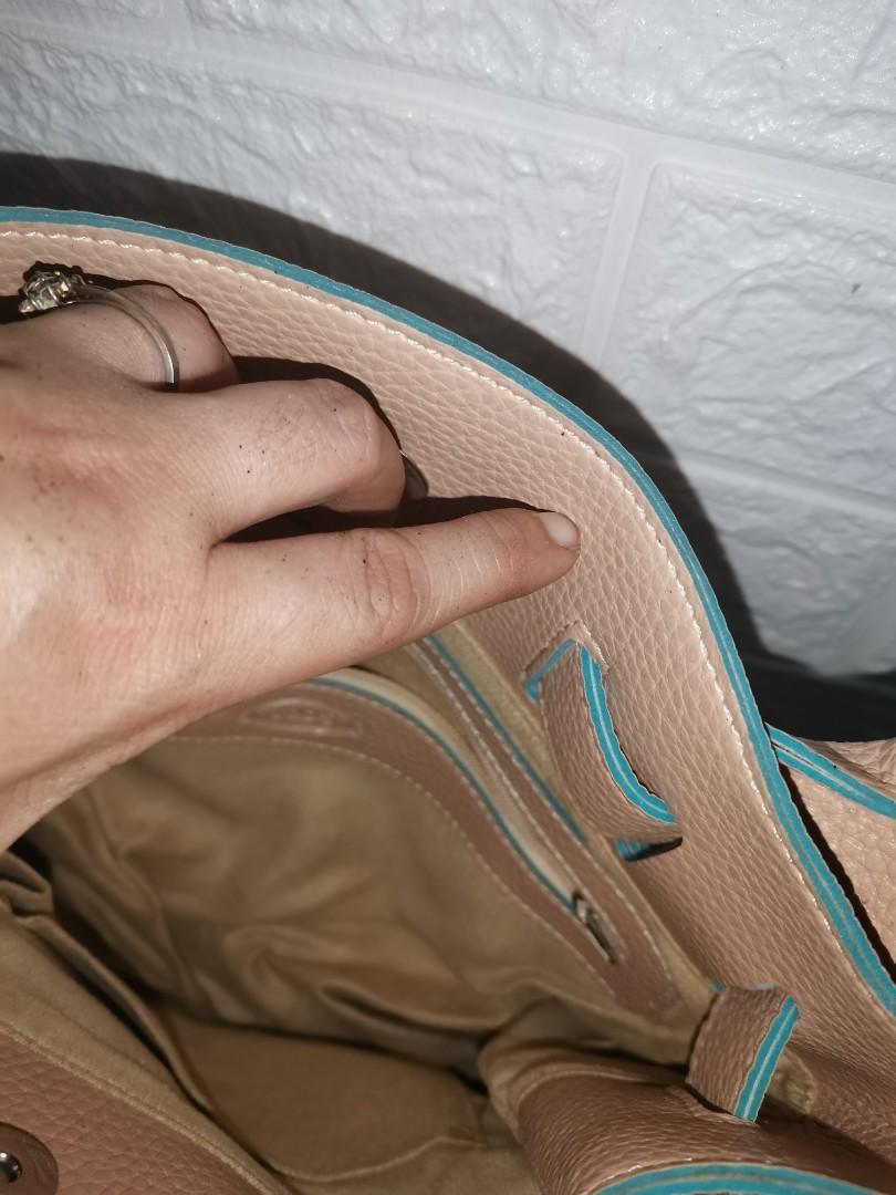Authentic Tods bag (Category: Luxury Bags & Wallets) located in Quezon City. Submitted by emsparkle (Listing ID 1119893027, Image 2). Description: No rubs, almost new Sign of usage only.