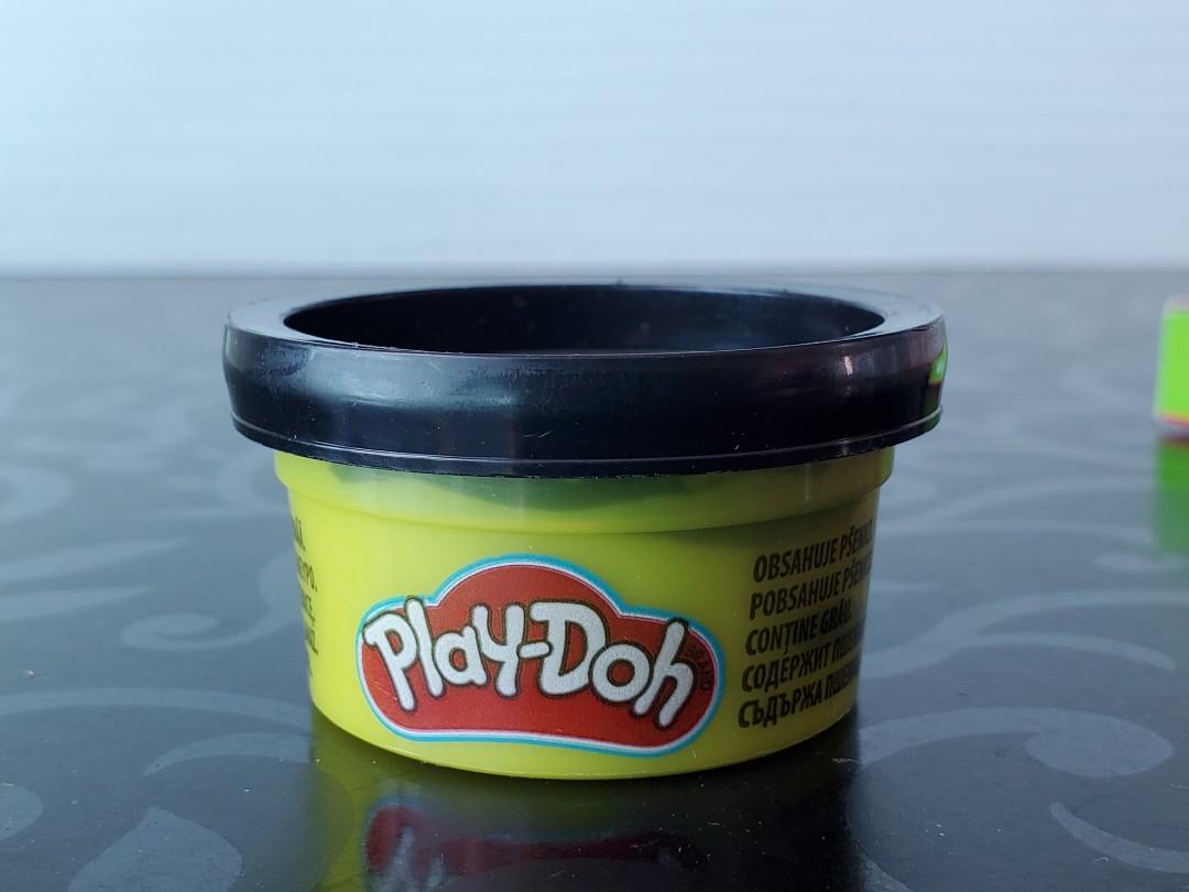 Black playdoh and green modeling clay, Hobbies & Toys, Stationery