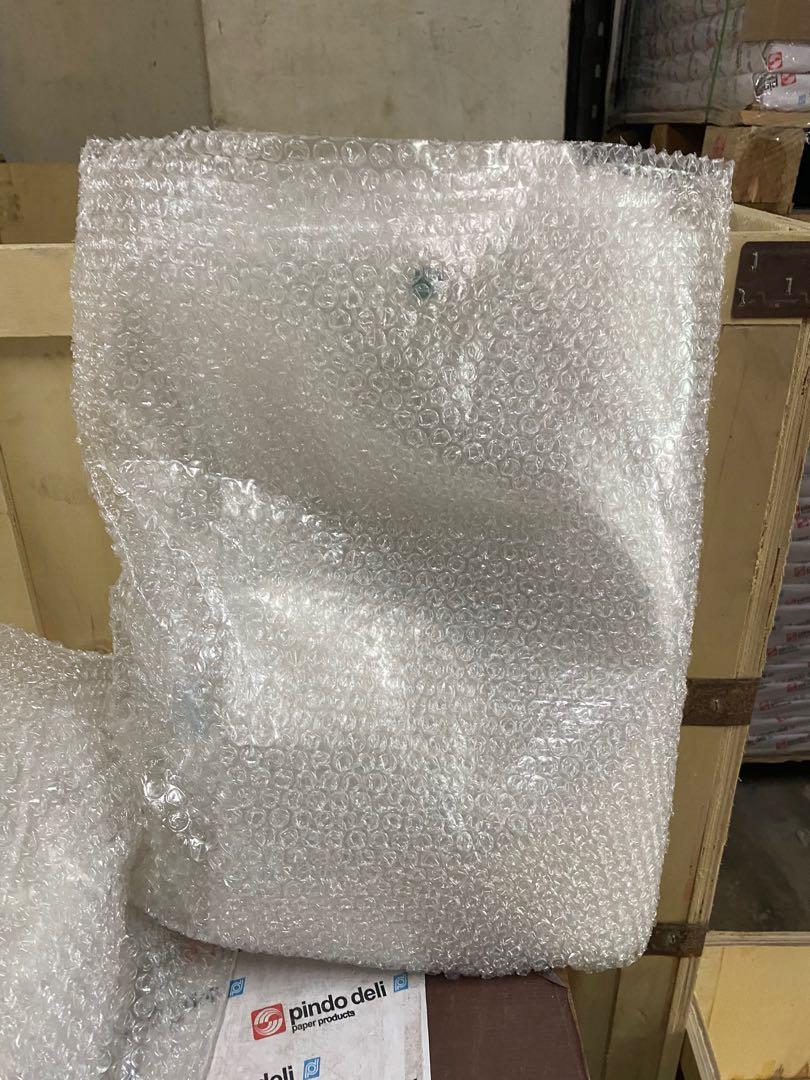 Bubble Wrap (Category: Craft Supplies & Tools) located in Singapore. Submitted by duasai (Listing ID 1119991962, Image 1). Description: Selling packs of bubble wrap. 10 pieces for $5. Each piece 55cm x 65cm. Tags: wrap, bubble wrap, postage, sell,.