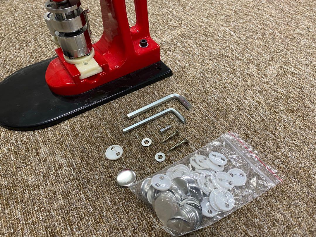 Button makers (Category: Craft Supplies & Tools) located in Singapore. Submitted by bountyrunner (Listing ID 1119876917, Image 5). Description: Good condition. What you see , what you will be getting . Reason selling: not in use . .