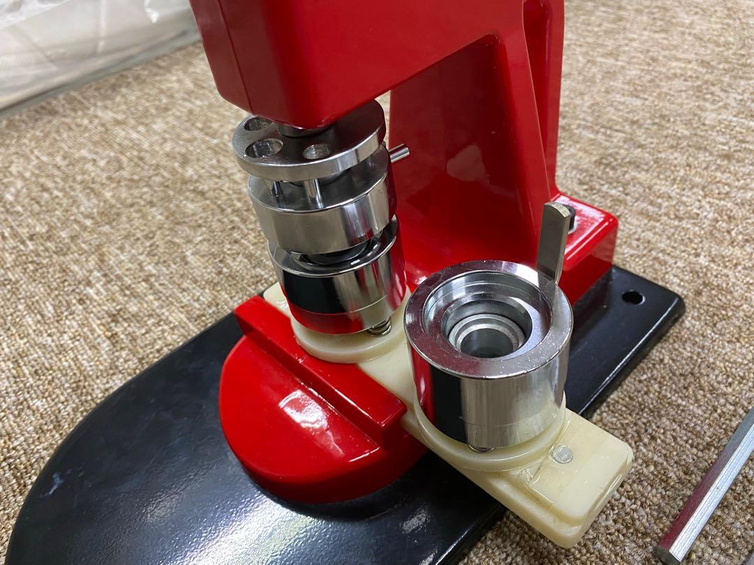Button makers (Category: Craft Supplies & Tools) located in Singapore. Submitted by bountyrunner (Listing ID 1119876917, Image 4). Description: Good condition. What you see , what you will be getting . Reason selling: not in use . .