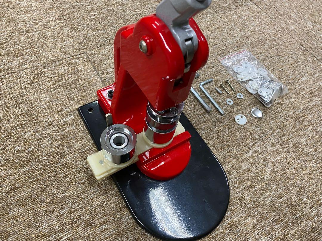 Button makers (Category: Craft Supplies & Tools) located in Singapore. Submitted by bountyrunner (Listing ID 1119876917, Image 3). Description: Good condition. What you see , what you will be getting . Reason selling: not in use . .
