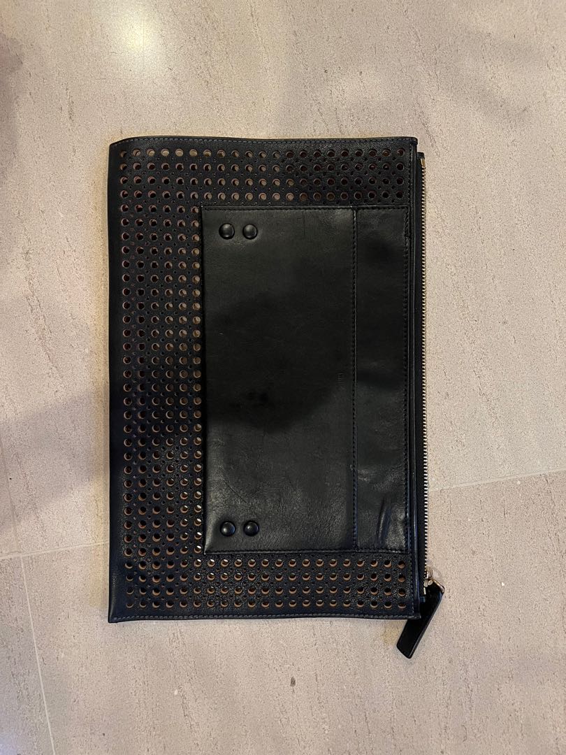 Chloe black clutch top