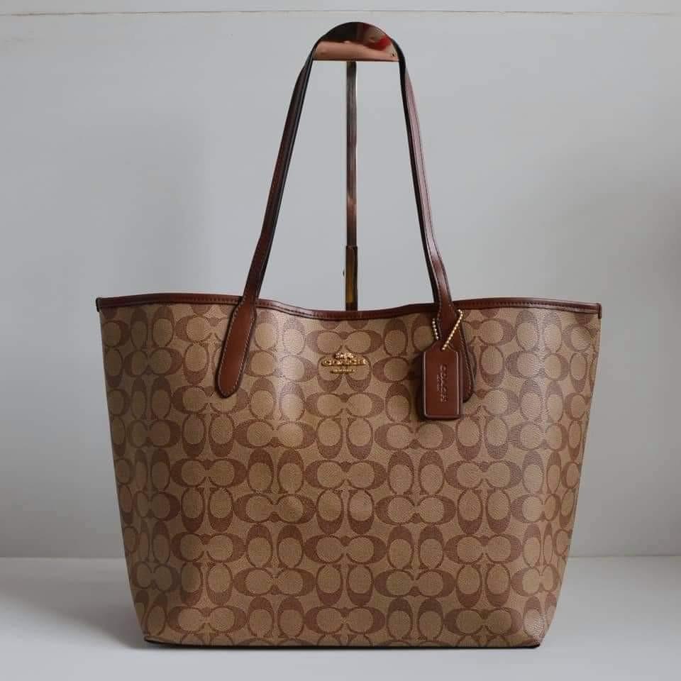 Coach Sig town tote Original, Luxury, Bags & Wallets on Carousell