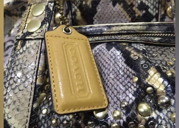 Coach two way python embossed (Category: Luxury Bags & Wallets) located in Quezon City. Submitted by mamacons (Listing ID 1119997496, Image 2). Description: COACH EXOTIC POPPY XL SPOTLIGHT PYTHON EMBOSSED 💯 % original .