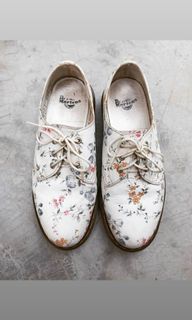 (Category: ) located in . Submitted by destashing_clothes (Listing ID 1119850744, Image 1). Description: .