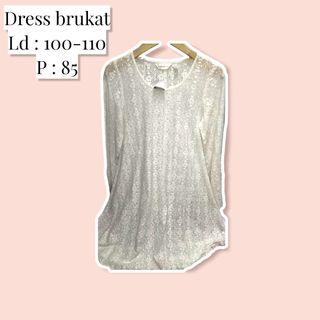 Dress brukat