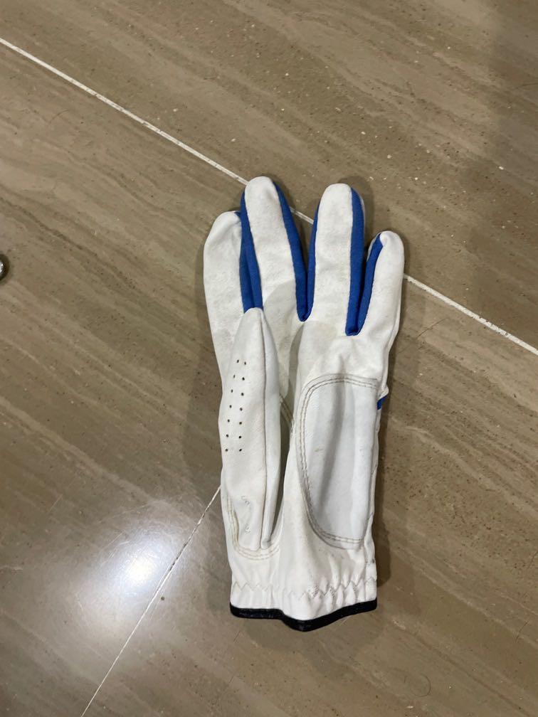 Footjoy golf glove ( ball marker included), Sports Equipment, Sports & Games, Golf on Carousell