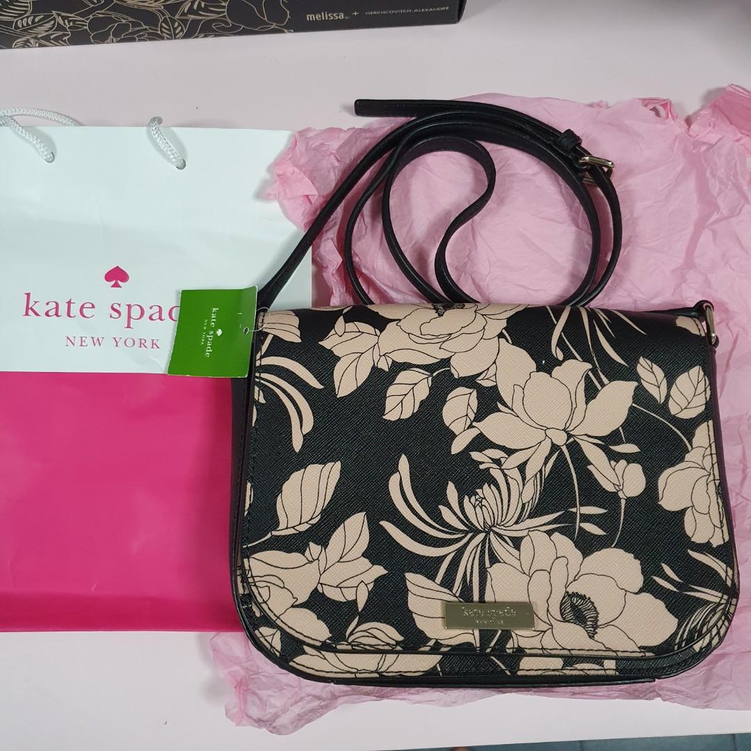 Kate Spade Large Carsen Laurel Way Gardenia Cross body Bag, Women's  Fashion, Bags & Wallets, Cross-body Bags on Carousell