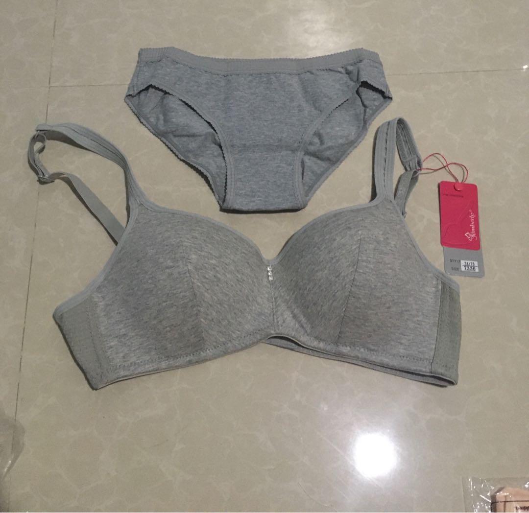 Warners wireless bra 36B 2pc set, Women's Fashion, Undergarments &  Loungewear on Carousell