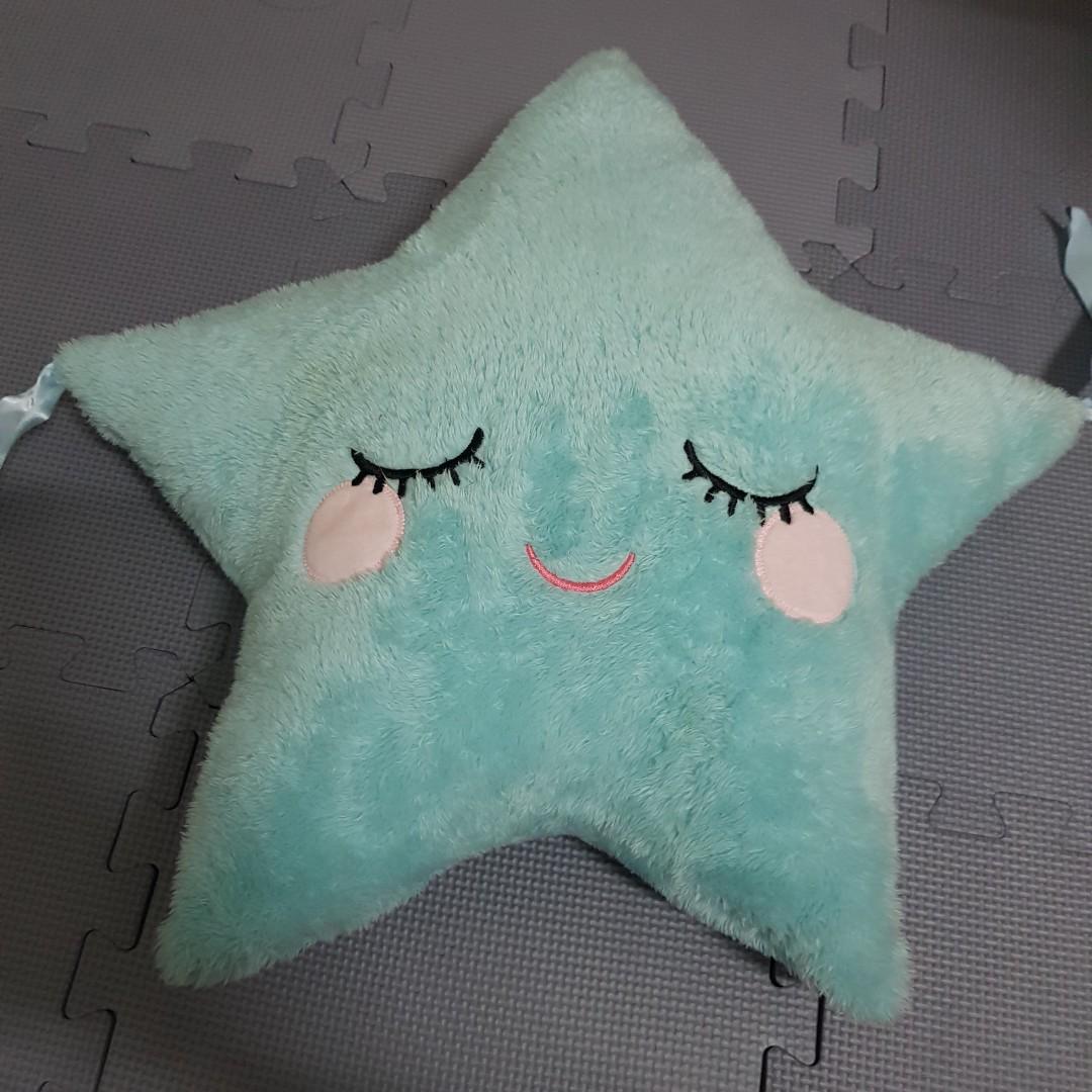 Pillow for Baby (Category: Bed Guards) located in Quezon City. Submitted by milrieljvaliente (Listing ID 1119872915, Image 3). Description: 200 per piece, 500 for take all ☑Star ☑Clouds ☑Moon ☑From SM Department Store ☑Ginamit lang for props sa monthly milestone 📲Please pm me for more inquiries and for more pics. 🛒Buy 2 or more items to have a discount or freebies. 🤗 RFS: Need Funds.