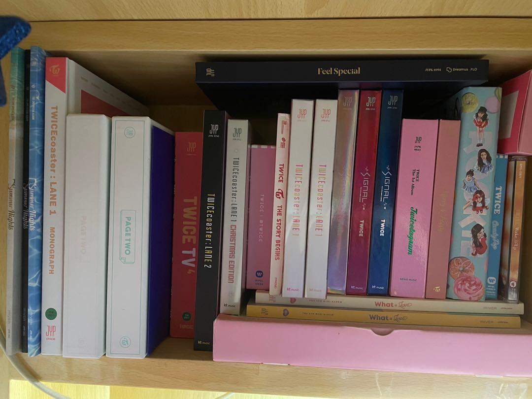 Twice大量官方淨專部分連特典卡 特別活動photosbook連小徽章 日專cd Twice Tv4 Twice Monogragh 興趣及遊戲 收藏品及紀念品 韓流 Carousell