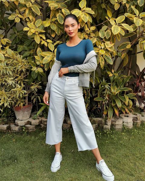 UNIQLO cropped jeans, Women's Fashion 